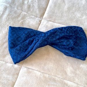 Blue wrap scarf